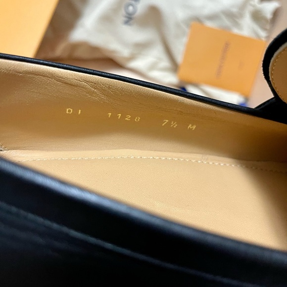 selling my LV shoes - Picture 9 of 9